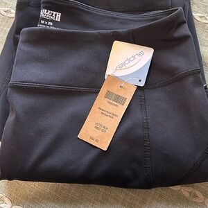 New with tags Duluth Trading women’s NOGA stretch swim leg pants